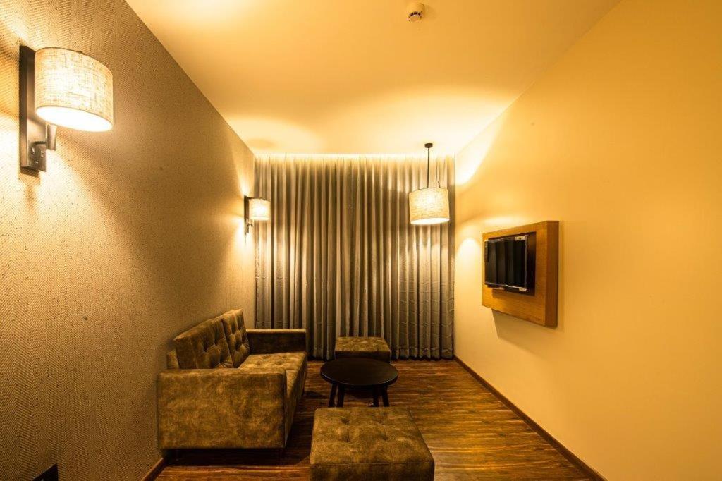 The Vern At Blvd Nashik Bagian luar foto